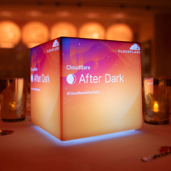 Customized Branded Furniture Seat Stool, LED Display Light Box Floor Lamp, Cube